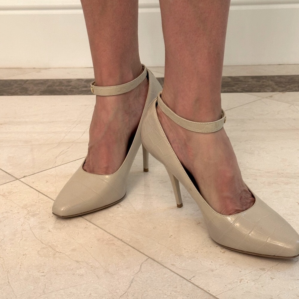 Burberry Beige Croc-Embossed Leather Ankle Strap Heels Size 40/ 9US - Picture 2 of 13